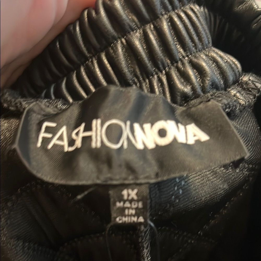 Fashion Nova Peyton Quilted Jogger Black Faux Leather High Waisted Pants Modern - Picture 10 of 16